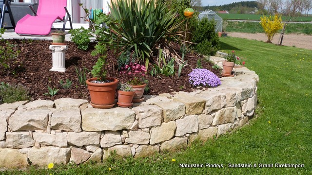 Bruchsteine & Gartensteine Trockenmauer aus gelben Sandstein